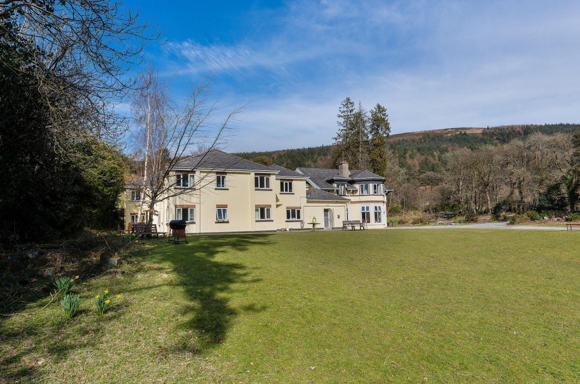 Glendalough International Youth Hostel Laragh Exterior photo